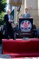 James Cameron arnold schwarzenegger a el hollywood caminar de fama ceremonia para James Cameron egipcio teatro acera los ángeles, California diciembre 18, 2009 foto