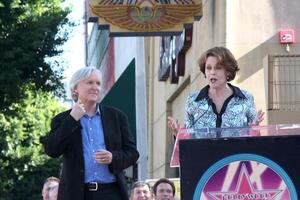James Cameron  Sigourney Weaver  at the Hollywood Walk of Fame Ceremony for James Cameron Egyptian Theater Sidewalk Los Angeles,  CA December 18, 2009 photo