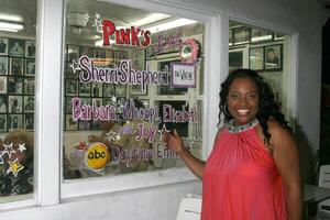 EXCLUSIVE Sherri Shepherd stops by Pink's Hot Dog Stand which honored her with a welcoming sign in  Hollywood, CA June 19, 2008     EXCLUSIVE photo