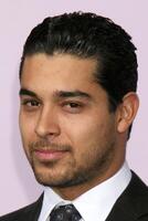 wilmer valderrama llegando a el ambiental medios de comunicación premios a el ebell teatro en los ángeles, California en noviembre 13, 2008 foto