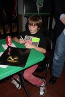 caleb Guss firma de el nuevo DVD lanzamiento su nombre estaba jason 30 años de viernes el 13 a oscuro manjares Tienda en burbank, California en febrero 3, 2009 2008 foto