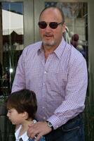 Jim belushi hijo llegando a el 7mo anual Juan varvatos estuardo casa beneficio a el Juan varvatos Tienda en Oeste hollywood, California en marzo 8, 2009 foto