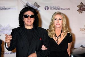 los angeles - oct 22 gene Simmons Shannon tweed llega a el reunión para niños con cáncer patada inicial fiesta 2010 a Roosevelt hotel en octubre 22, 2010 en los ángeles, California foto