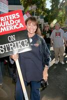 Valerie Harper Screen Actor's Guild Support the Writer's Guild of America Strike Outside NBCUniversal Studios Lot Lankershim Blvd Los Angeles, CA November 13, 2007 photo