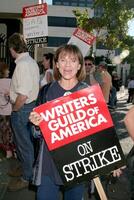 Valerie Harper Screen Actor's Guild Support the Writer's Guild of America Strike Outside NBCUniversal Studios Lot Lankershim Blvd Los Angeles, CA November 13, 2007 photo