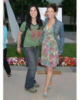 sara hombre de plata y su hermana laura hombre de plata el regresar estreno hbo serie los ángeles, California junio 1, 2005 foto