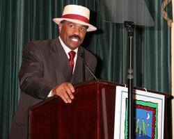 Steve Harvey emceeing the Family Matters Benefit. Friends of the Family Annual Gala IHO Cedric the Entertainer Regent Beverly Wilshire Hotel Los Angeles, CA June 3, 2005 photo