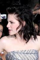 Kristen Stewart arriving at the New Moon Premiere Mann's Westwood Village Theater Westwood,  CA November 16, 2009 photo