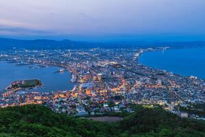 noche ver desde montar hakodate, goryokaku torre en Hokkaidō, Japón. foto