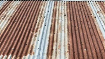 textura de oxidado galvanizado metal techo hojas con algunos sucio foto