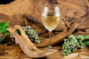 white wine grapes on olive wood photo