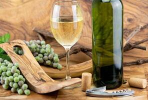 white wine grapes on olive wood photo