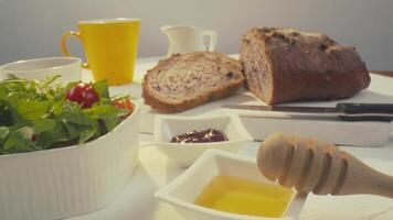 sliced rye raisin bread to the whole dinner table video