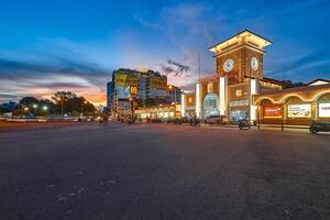 hermosa puesta de sol en ben gracias mercado , Ho chi minh ciudad es un popular turista destino de Asia. foto