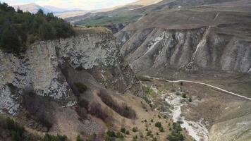 aéreo. Valle de el akhkete río en el checheno república video