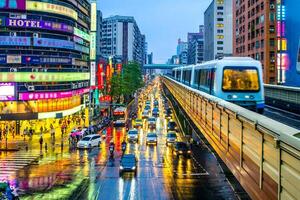 taipei metro sistema a noche foto