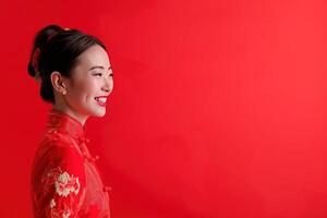 ai generado retrato fotografía. asiático chino mujer sonriente en tradicional cheongsam qipao vestir en rojo antecedentes. chino nuevo año festival concepto. foto