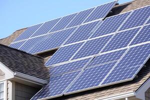 ai generado solar célula plataformas instalado en tejados y edificios eficientemente historias energía. el verde y limpiar energía. fotovoltaica solar paneles techo para productor limpiar ecológico electricidad. foto
