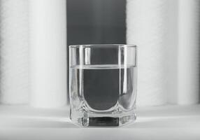cartuchos para agua filtrar en blanco foto
