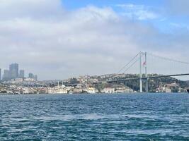 el bósforo puente desde el asiático lado de Estanbul, Turquía foto