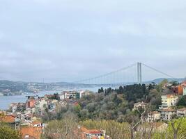 el bósforo puente desde el asiático lado de Estanbul, Turquía foto