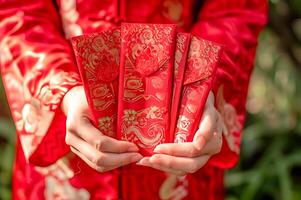 ai generado dinero en rojo sobres a ser repartido para bueno suerte durante chino nuevo año foto