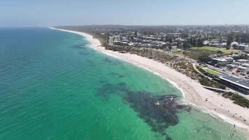 Antenne Aufnahmen Weiß Sand Strand Menschen Sonnenbaden cottesloe Perth 4k video