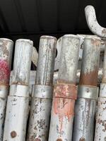 antiguo oxidado tubería en un depósito. foto