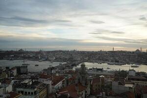 Estanbul aéreo paisaje urbano a puesta de sol desde galata torre puente y sultanahmet foto