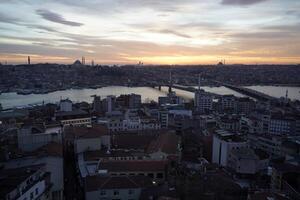 Estanbul aéreo paisaje urbano a puesta de sol desde galata torre foto