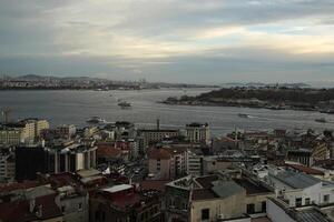 Estanbul aéreo paisaje urbano a puesta de sol desde galata torre topkapi palacio foto