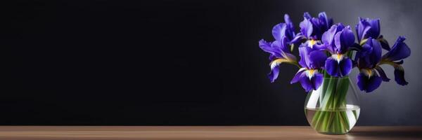 ai generado nacional abuelas día, de la madre día, internacional De las mujeres día, ramo de flores de púrpura iris en un vaso florero en un de madera mesa, oscuro fondo, horizontal web bandera, sitio para texto foto