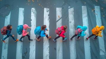 ai generado un grupo de estudiantes con mochilas caminando en un peatonal cruce foto