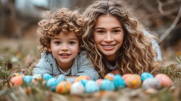 ai generado un pequeño niño y su madre pintura Pascua de Resurrección huevos. foto