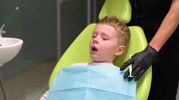 Children's dentistry. First examination at the dentist video