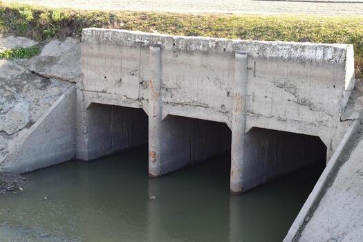 Lock  the channel of irrigating system photo