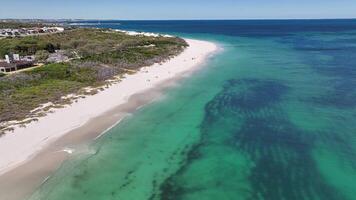 parfait blanc le sable plage rockingham aérien 4k Australie video