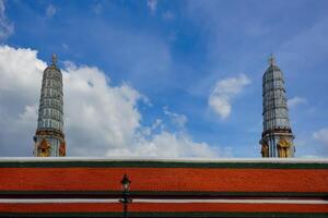 lugares dentro wat phra kaew grandioso palacio Bangkok tailandia foto