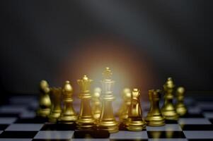 dorado Rey ajedrez concepto el concepto de delegar liderazgo, liderazgo éxito foto