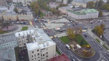 Haut vue de le rue dans Moscou ville centre sur décembre. Moscou est le Capitale et le plus grand ville de Russie. aérien vue de magnifique ville centre video