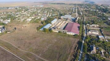 hangar para almacenamiento de grano. un plataforma para el secado y sinterizado grano. cosechado grano foto