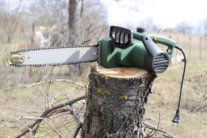 sawn electric sawing tree photo