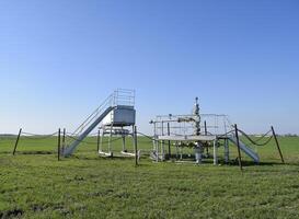 el equipo y tecnologías en petróleo campos. petróleo bien foto