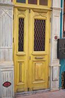 amarillo madera puerta textura antecedentes foto