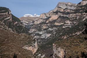 Pináculos en el valle de Anisclo, Parque Nacional de Ordesa, Pirineos, Huesca, Aragón, España foto