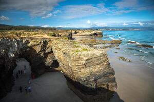 famoso Español destino, catedrales playa playa Delaware las catedrales en atlántico Oceano foto