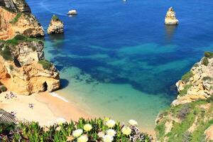 ponta de piedade en lagos, costa de algarve en portugal foto