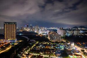 aéreo noche ver de arquitectura en Georgetown ciudad, Penang, Malasia foto