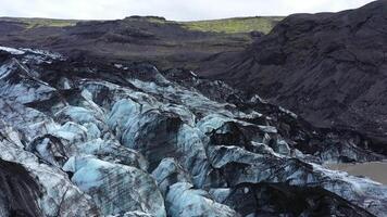 berg gletsjer in IJsland. smelten ijs. video