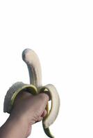 plátano Fruta pelado y retenida en mano en un blanco antecedentes foto